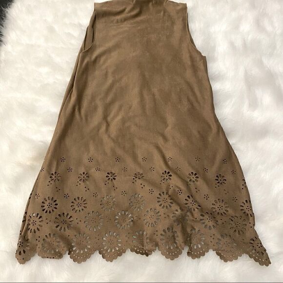 Band of Gypsies NWT Zoe & Rose Floral Cut Out Vest (S) - Picture 4 of 6